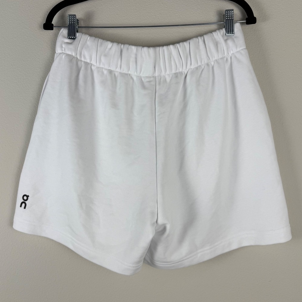 ON Cloud Club Shorts Womens Medium White Pockets Running 1W10740069 NEW - Picture 2 of 10